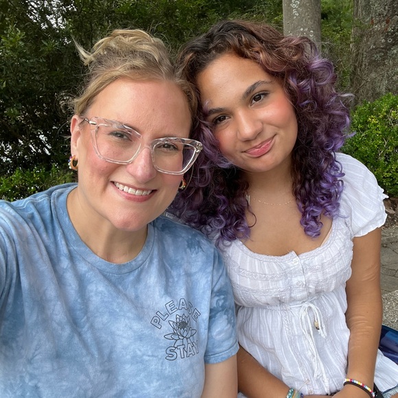 Meet your Posher, Laura - Picture 1 of 3